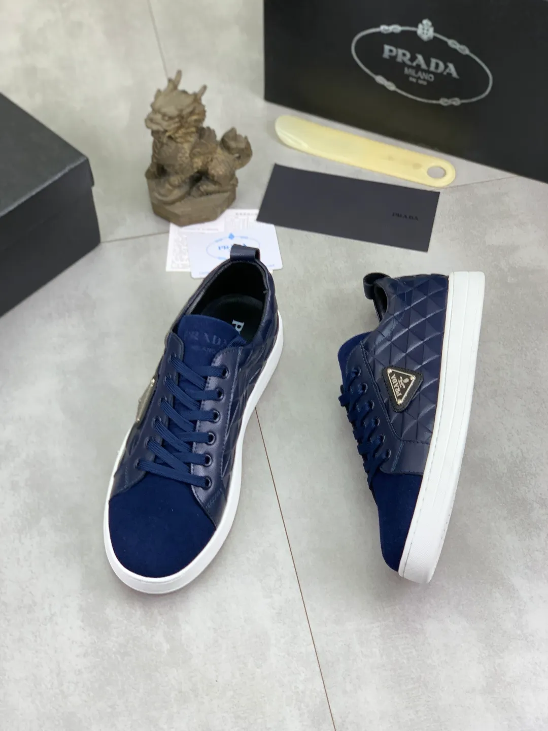 Men's Men's Shoes💰P420💰[New Style] The latest classic model of high-quality PRADA breathable and comfortable men's shoes has been launched on the official website, 1:1 replica, synchronized in Hong Kong, and on the same catwalk; all made of calfskin with breathable mesh fabric ➕Imported soft Soft and comfortable sheepskin lining, 🍡🍡original rubber outsole is non-slip and wear-resistant; comfortable to wear, attractive style, fine workmanship, and simple and neat shoe last, showing a man's courage and toughness, 👍Size: 39-44 2️⃣Color🉑️Choose
